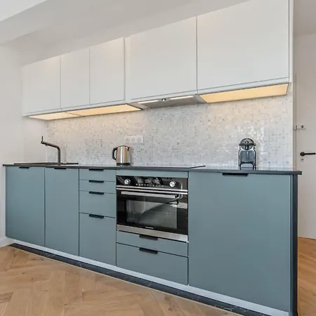 Modern With Kitchen In Prime Location דירה *