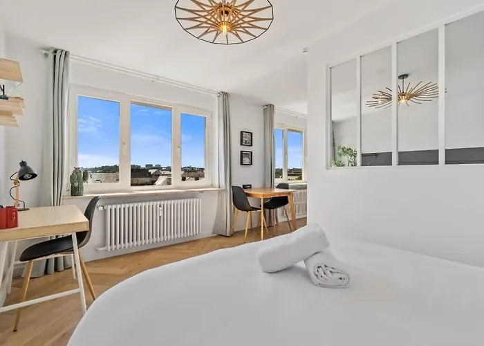 Modern With Kitchen In Prime Location דירה