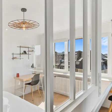 Modern With Kitchen In Prime Location Luxemburg