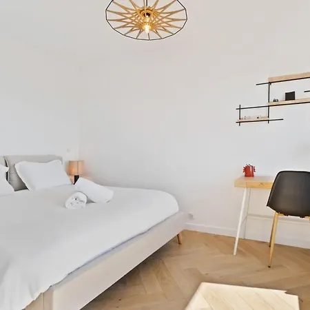 Appartement Modern With Kitchen In Prime Location