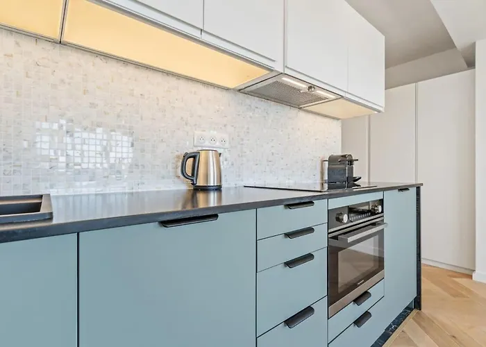 Daire Modern With Kitchen In Prime Location *