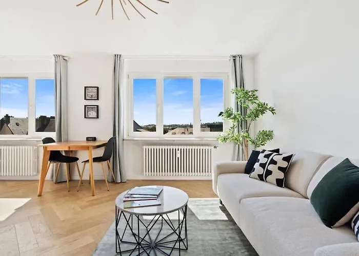 Modern With Kitchen In Prime Location *