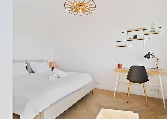 Apartamento Modern With Kitchen In Prime Location